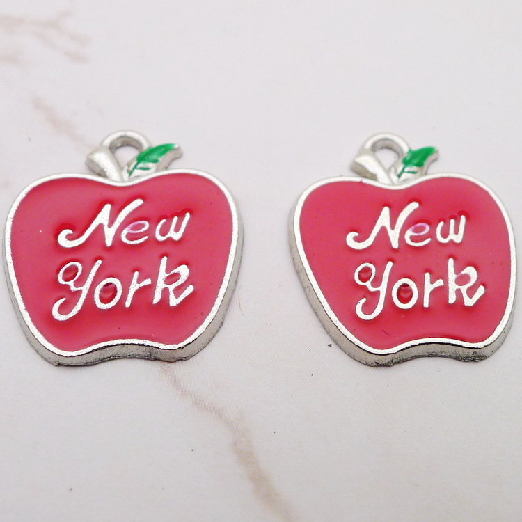 10個入りエナメルアップルニューヨークチャームペンダント、赤 - Jewelry Making York のレビューと価格